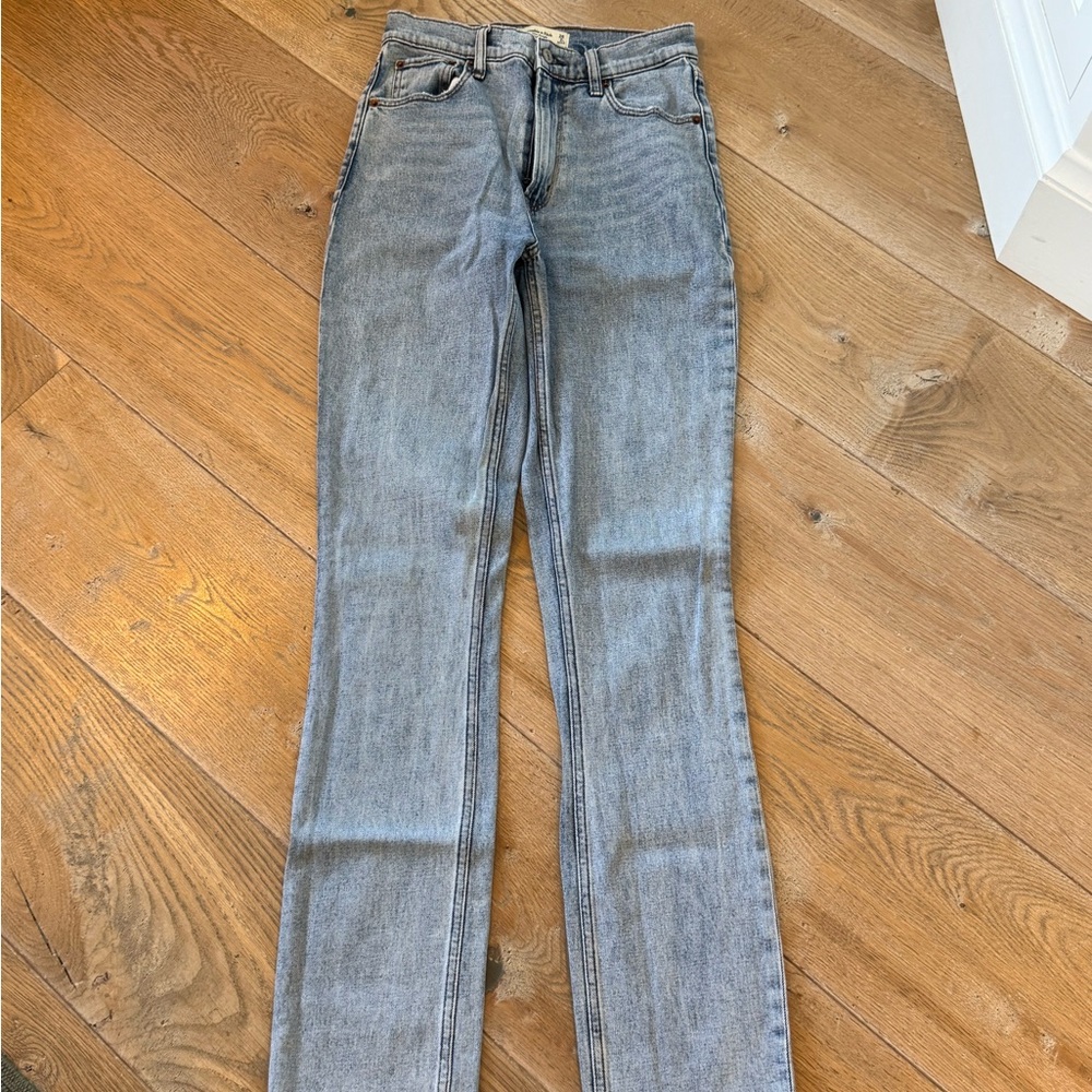 Classic Light Wash Women's Jeans 26L